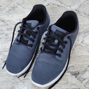 Men's Cuater Blueish Gray Sneakers, size 10